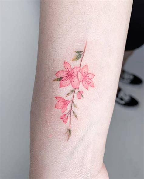 flor de jazmin tatuaje significado|Flor de jazmín: significado y tatuajes